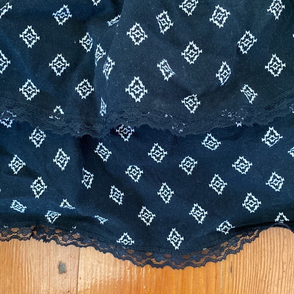 Lace trim ruffle bandeau - Picture 2 of 2